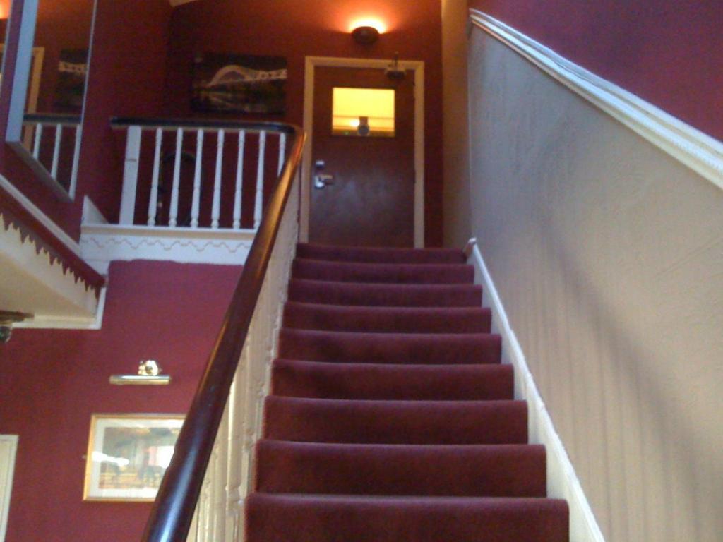 Mersey Hotel Уиднес Экстерьер фото