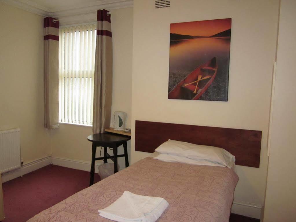 Mersey Hotel Уиднес Экстерьер фото