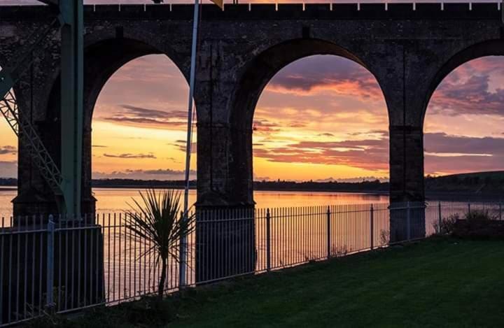 Mersey Hotel Уиднес Экстерьер фото